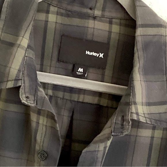 \Hurley\ Men’s Nike Dri-Fit Button Down - Picture 5 of 16